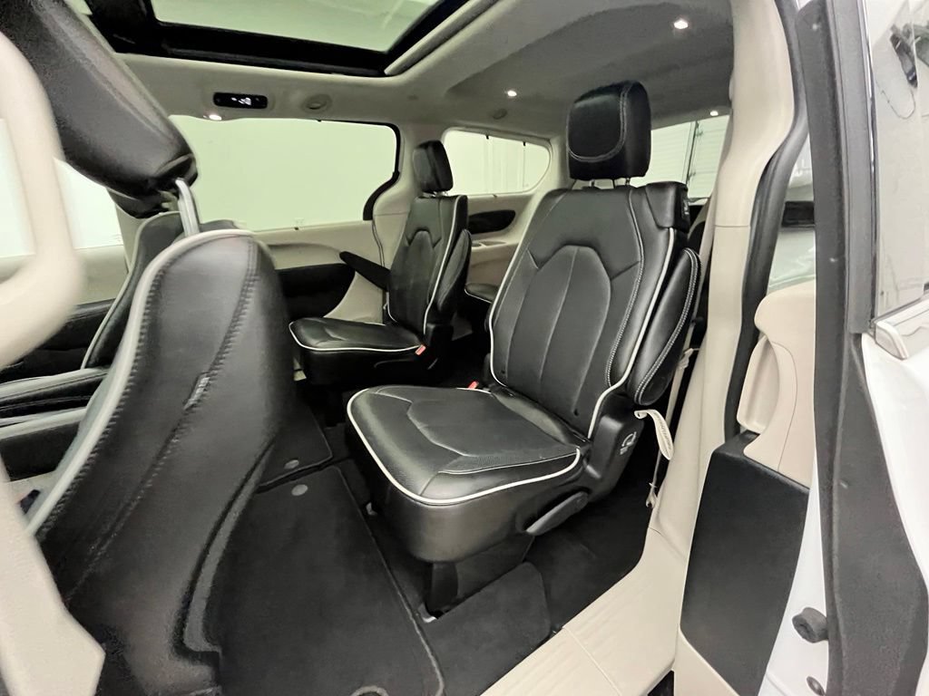 Used 2024 Chrysler Pacifica Limited FWD image 38