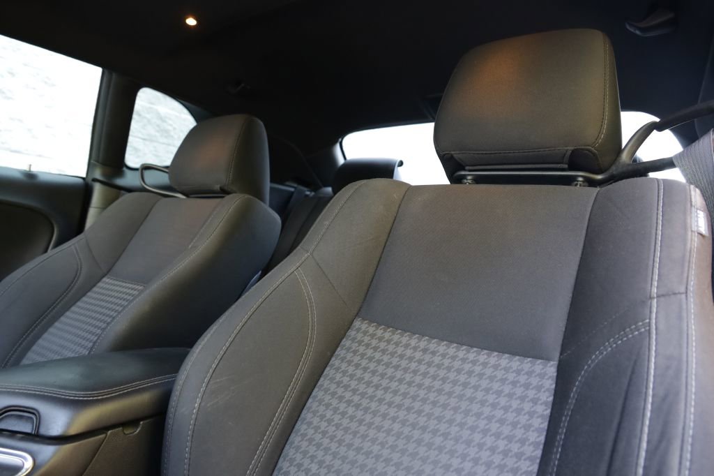 Used 2017 Dodge Challenger SXT image 14