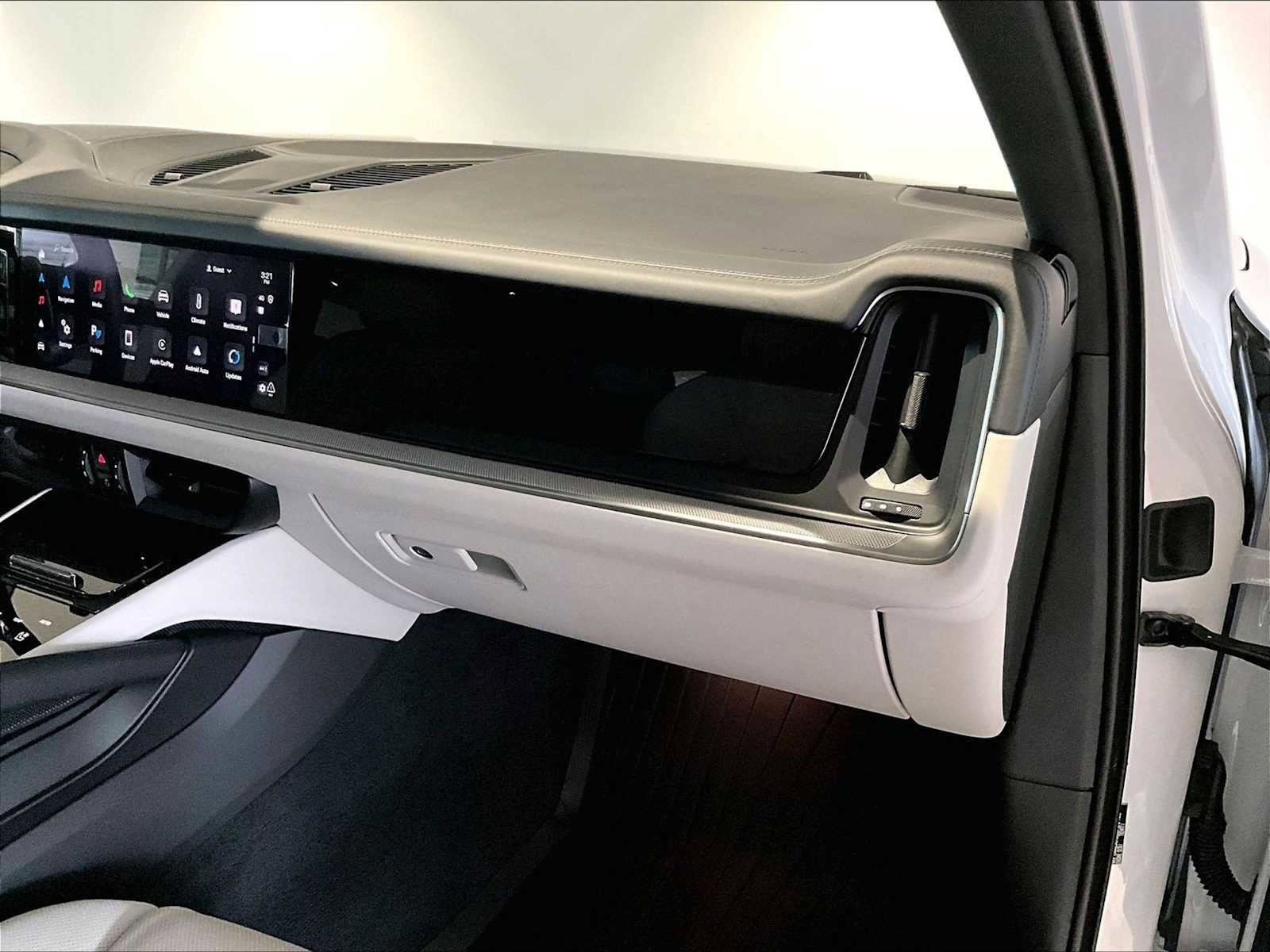 Used 2025 Porsche Cayenne image 23