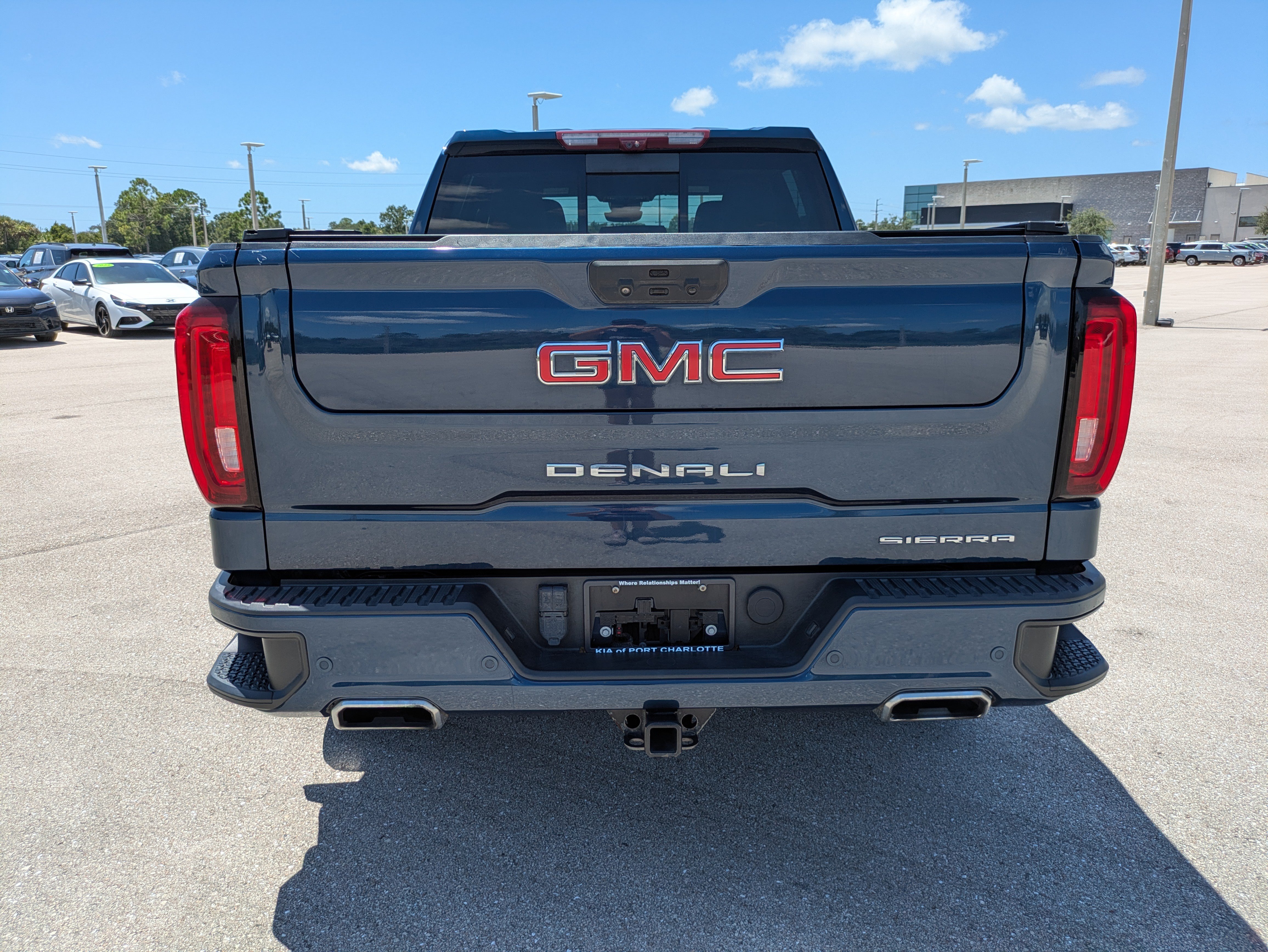 Used 2023 GMC Sierra 1500 Denali w/ Technology Package AWD/4WD image 5