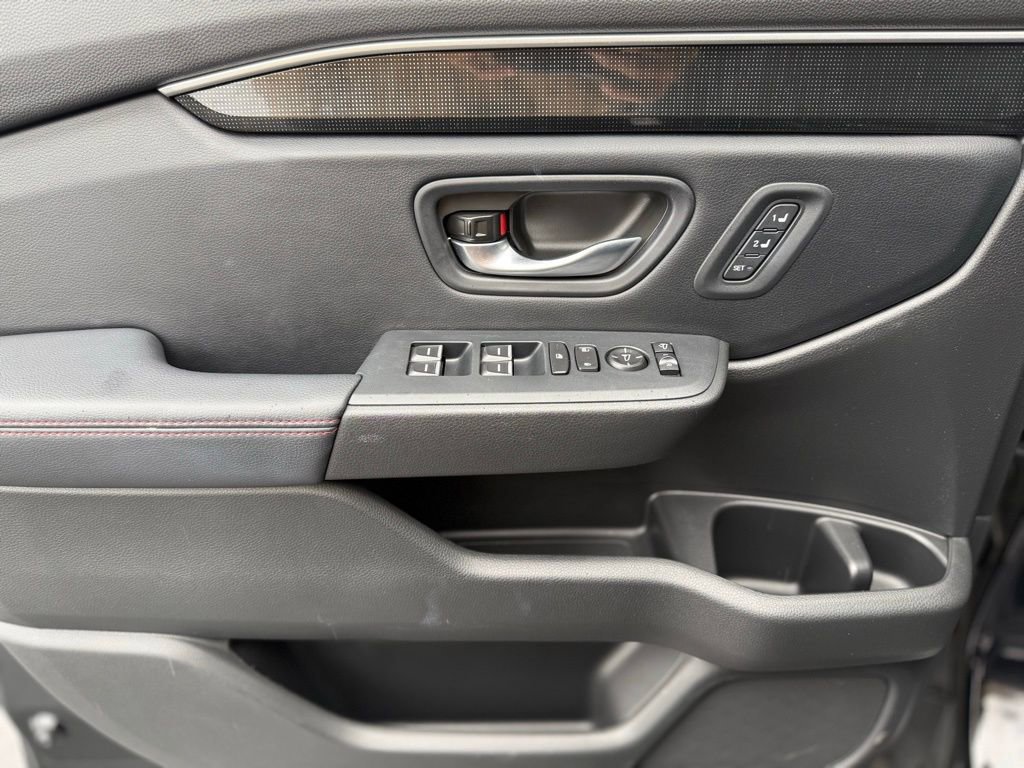 Used 2025 Honda Pilot Black Edition image 15