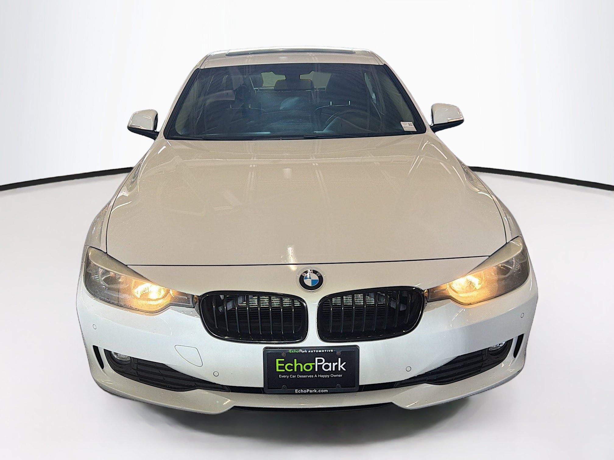 Used 2015 BMW 320i xDrive Sedan AWD/4WD image 2