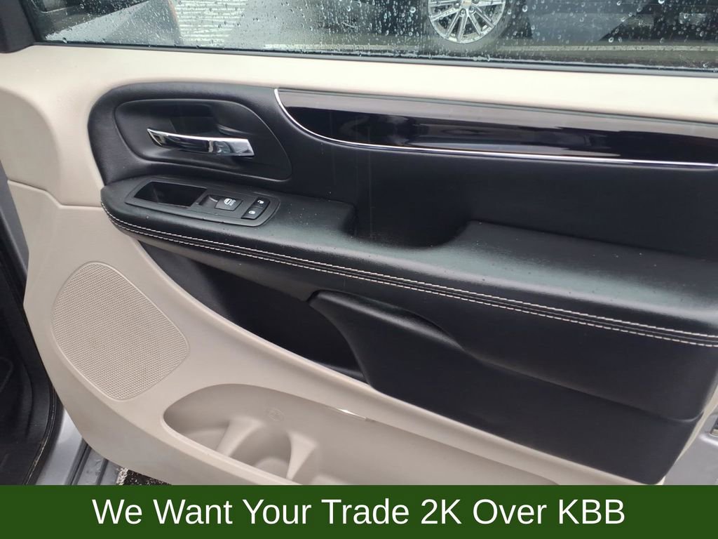 Used 2019 Dodge Grand Caravan SXT image 29