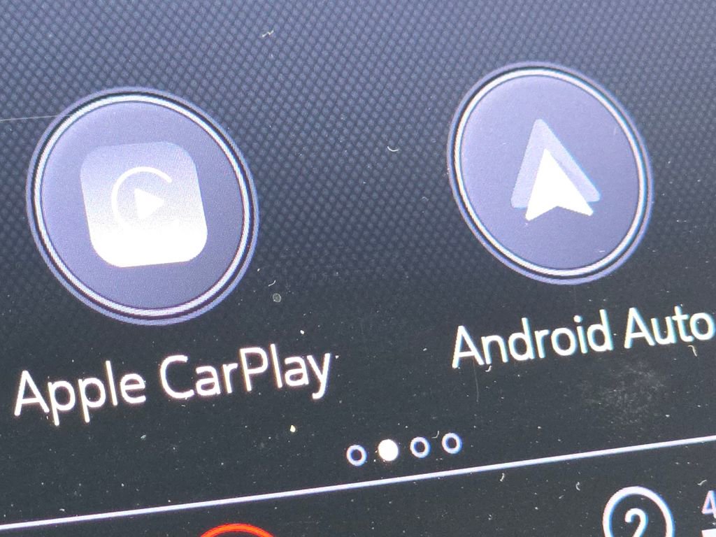 Used 2020 Buick Enclave Essence w/ Sport Touring Edition image 3