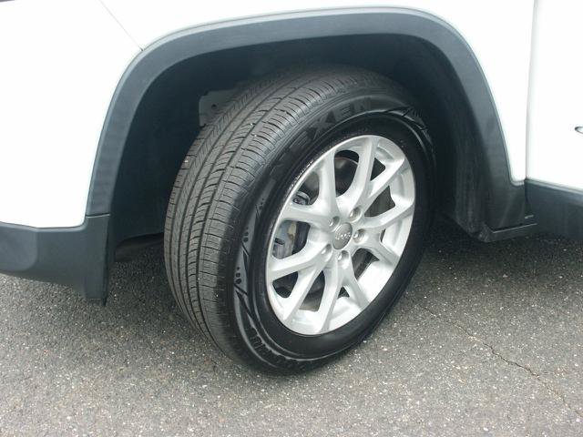 Used 2018 Jeep Cherokee Latitude Plus AWD/4WD image 16