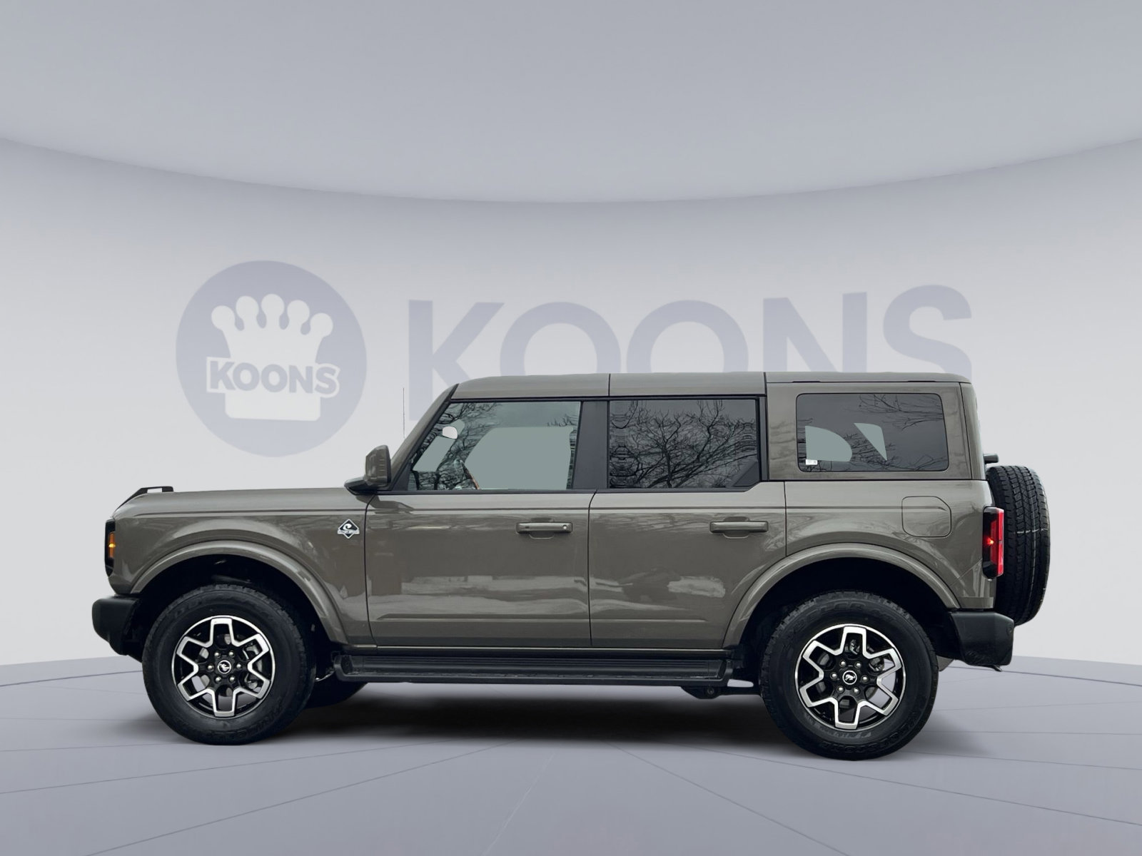 Used 2025 Ford Bronco Outer Banks image 2