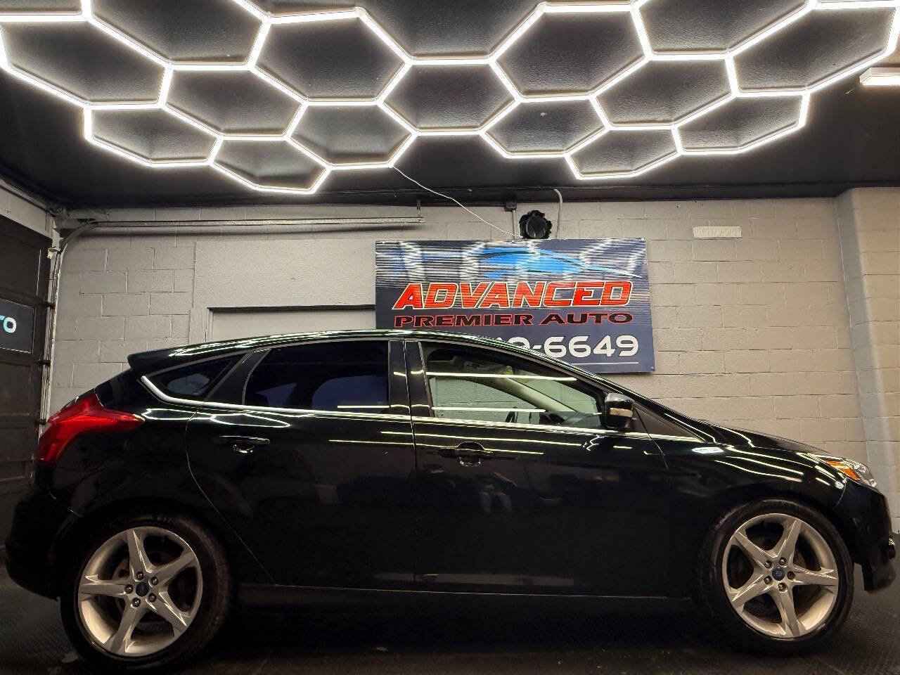 Used 2012 Ford Focus Titanium w/ Titanium Handling Pkg image 8