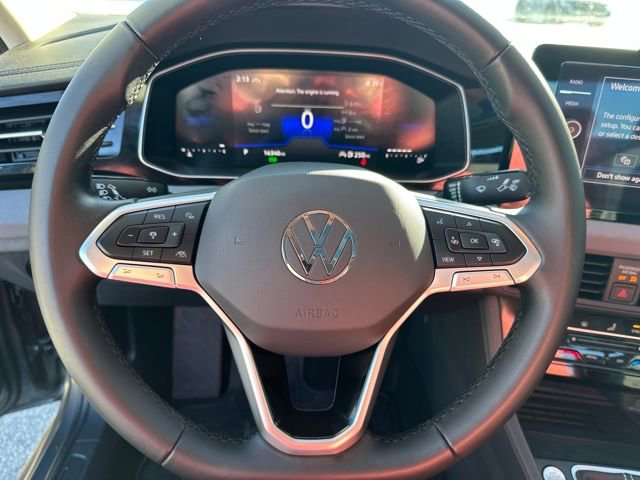 Certified 2025 Volkswagen Jetta SE w/ Sunroof Package image 18