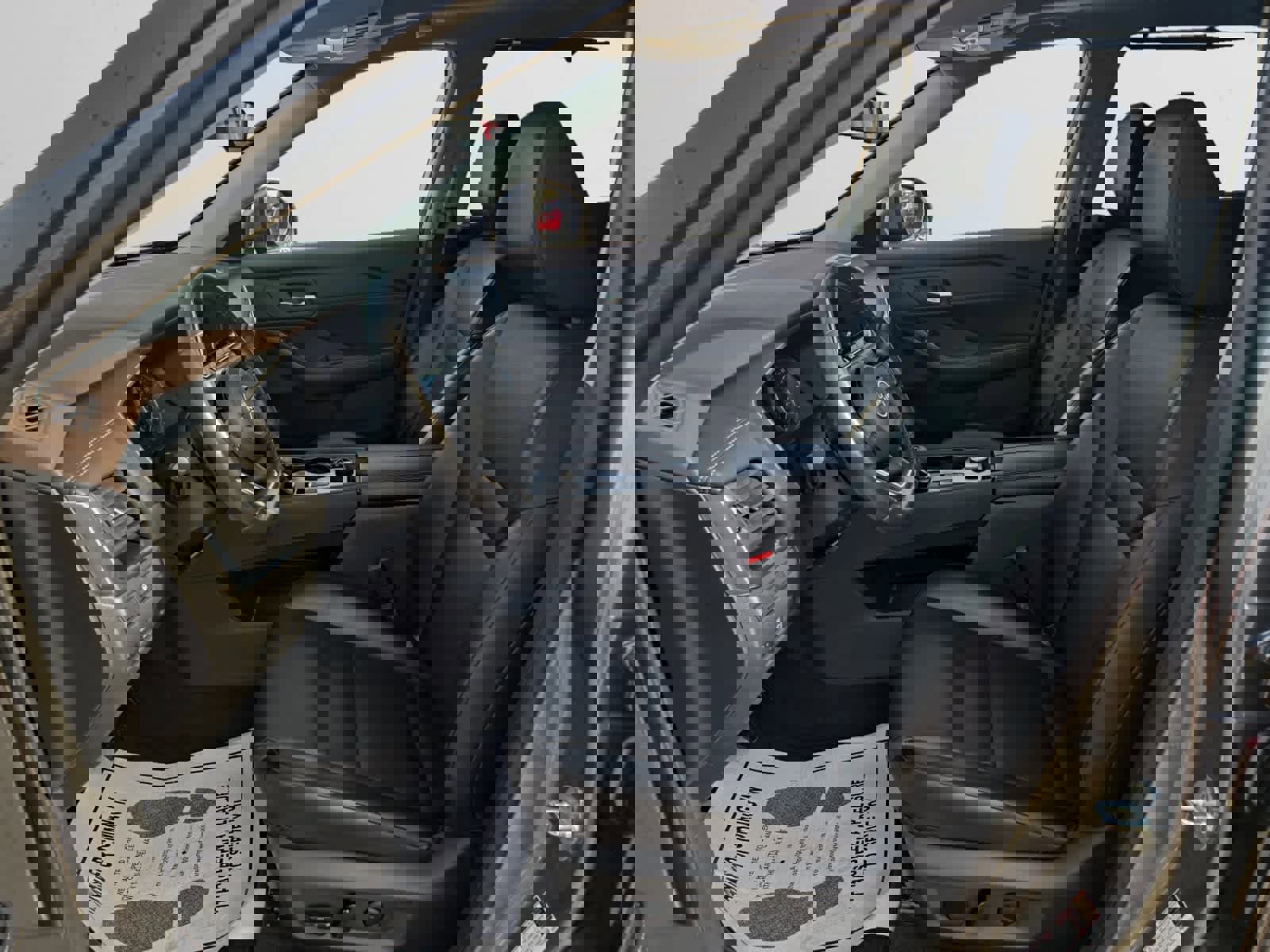 Used 2023 Nissan Rogue SV w/ SV Premium B Package image 9