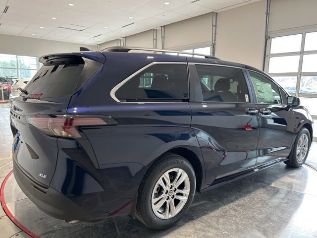 New 2026 Toyota Sienna XLE image 8