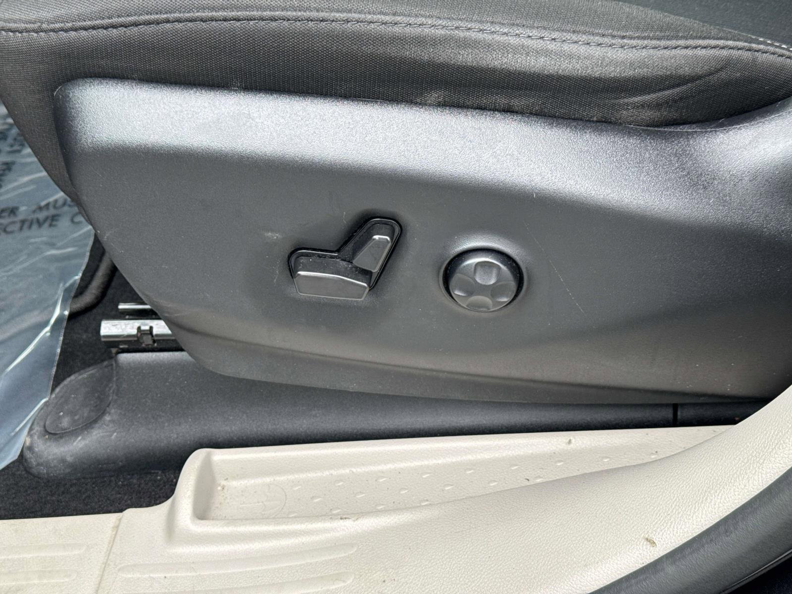 Used 2023 Chrysler Voyager LX image 20