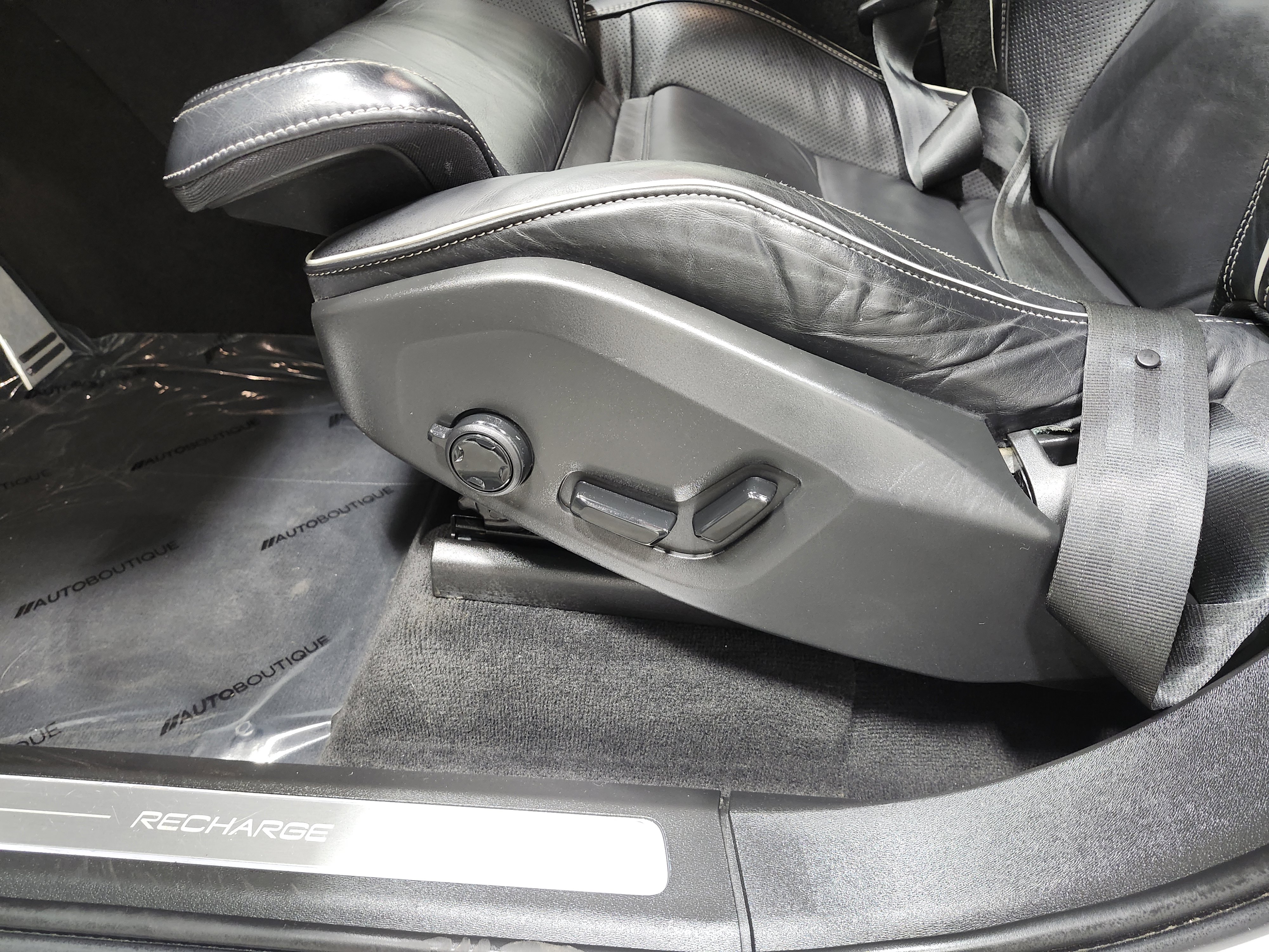 Used 2021 Volvo XC90 T8 R-Design w/ Advanced Package image 29