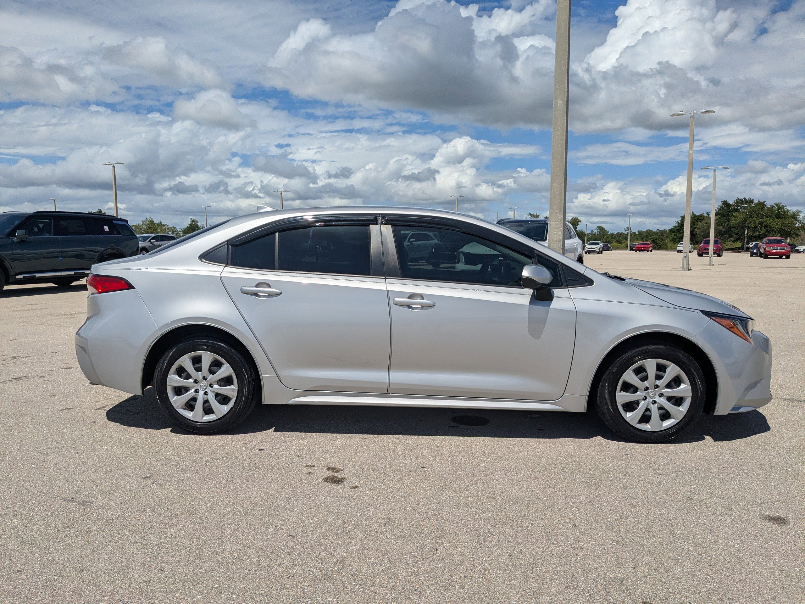 Used 2023 Toyota Corolla LE image 3