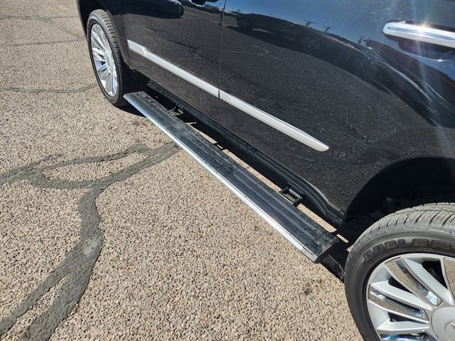 Used 2020 Cadillac Escalade Platinum image 4