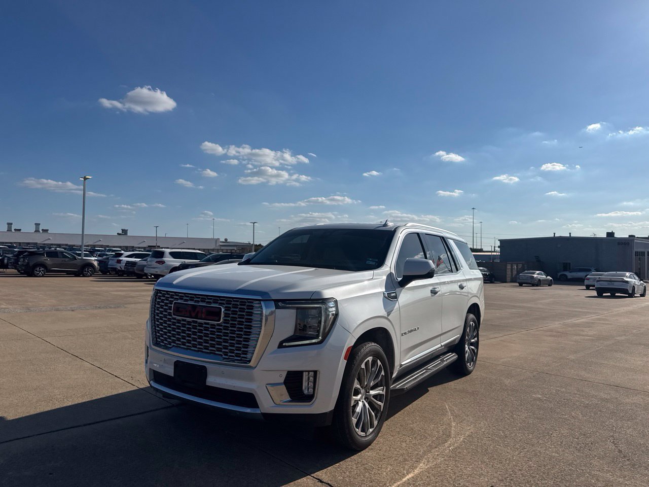 Used 2021 GMC Yukon Denali w/ LPO, Illumination Package AWD/4WD image 10