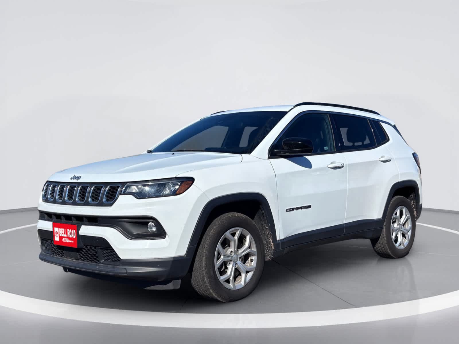 Used 2024 Jeep Compass Latitude AWD/4WD image 2