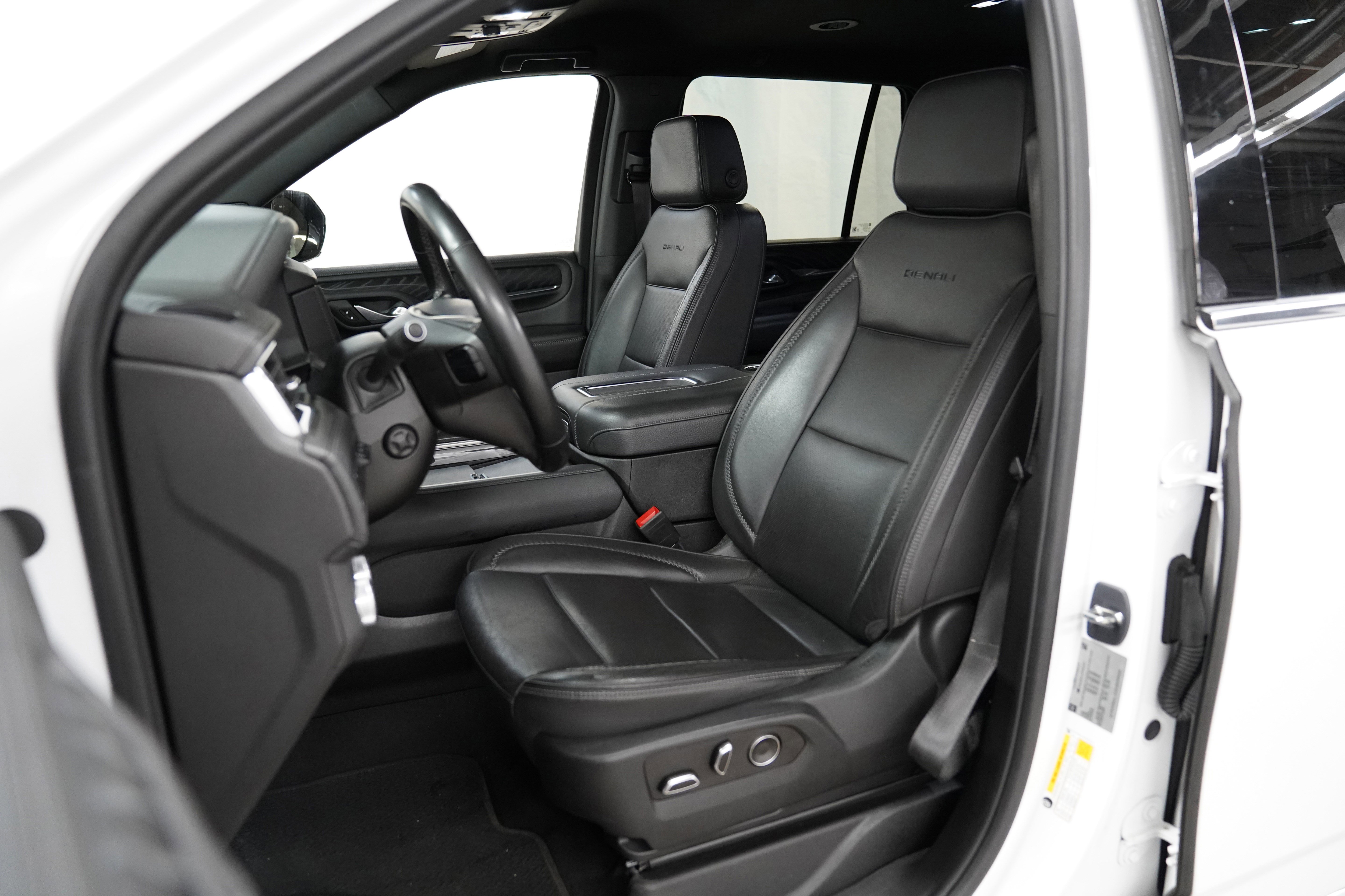 Used 2023 GMC Yukon Denali image 4