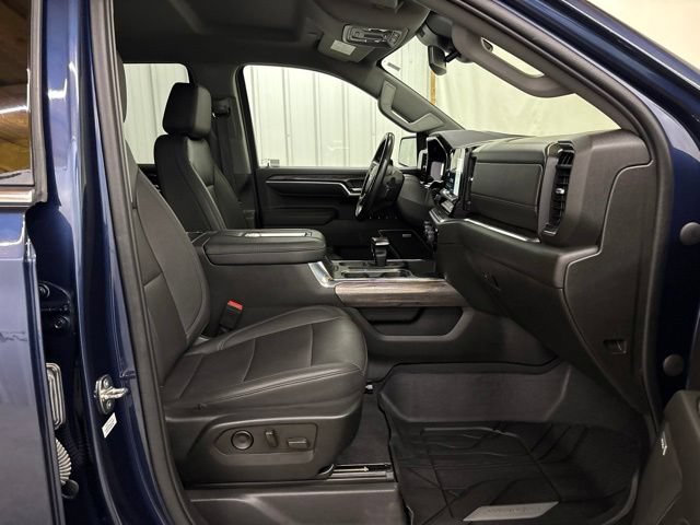 Used 2022 Chevrolet Silverado 1500 LTZ w/ LTZ Convenience Package II AWD/4WD image 28