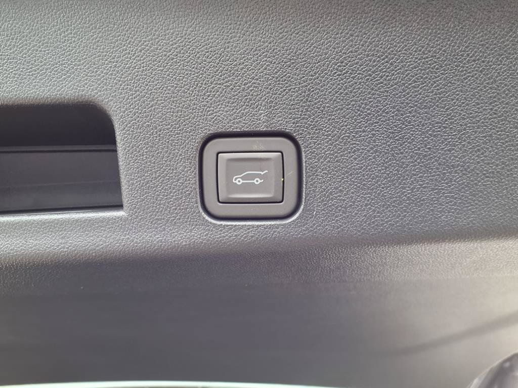 Used 2025 GMC Acadia Elevation w/ Elevation Premium Package FWD image 7