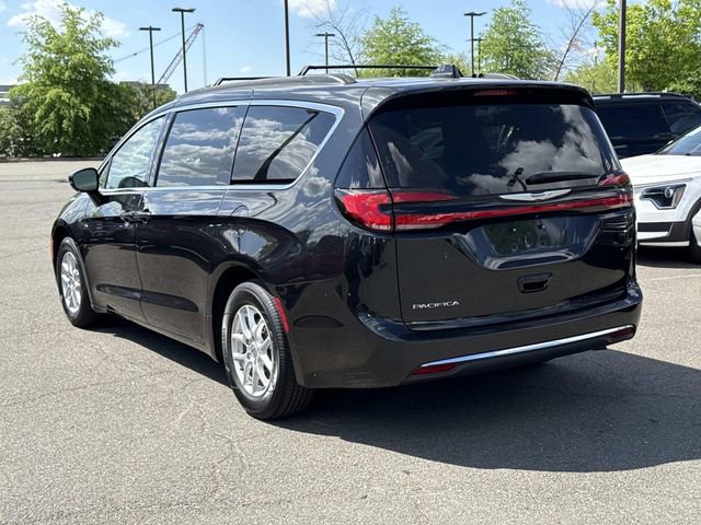 Used 2022 Chrysler Pacifica Touring-L image 4