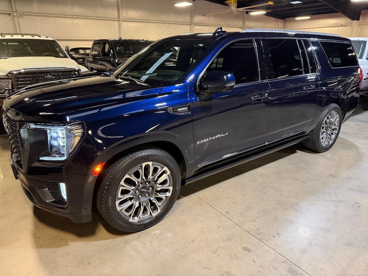 Used 2023 GMC Yukon XL Denali Ultimate image 5