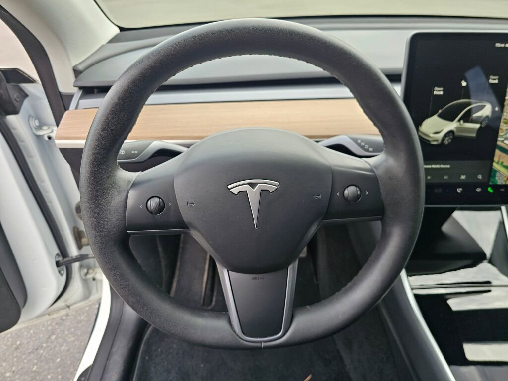 Used 2020 Tesla Model Y Long Range image 26