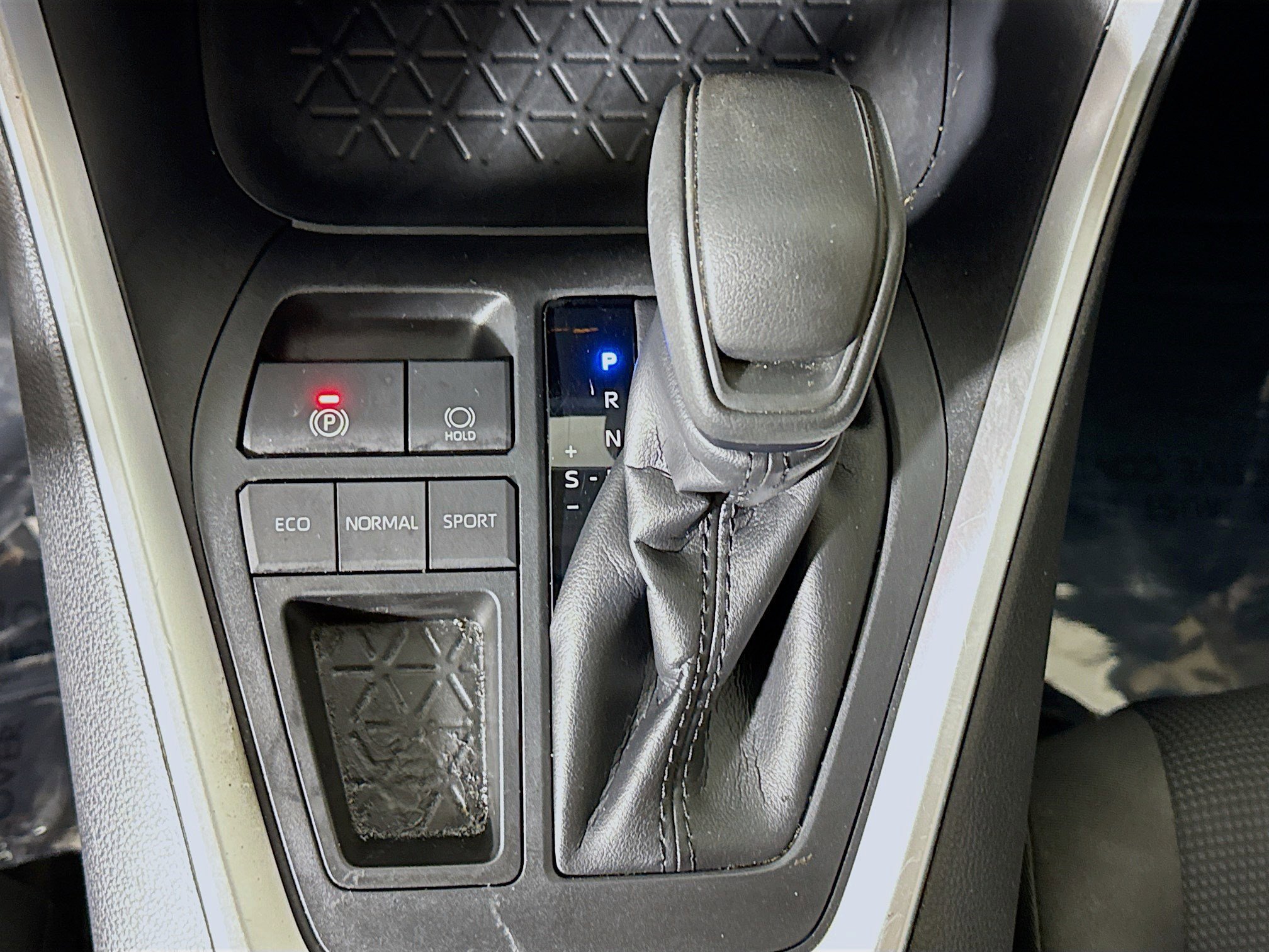 Used 2020 Toyota RAV4 LE image 20