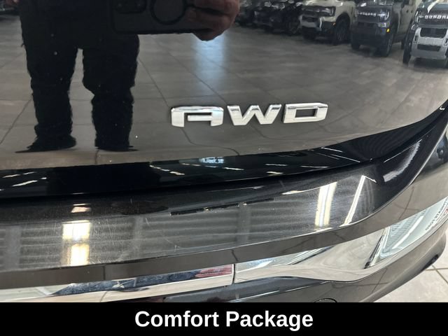 Used 2024 GMC Terrain Denali w/ Denali Premium Package AWD/4WD image 9