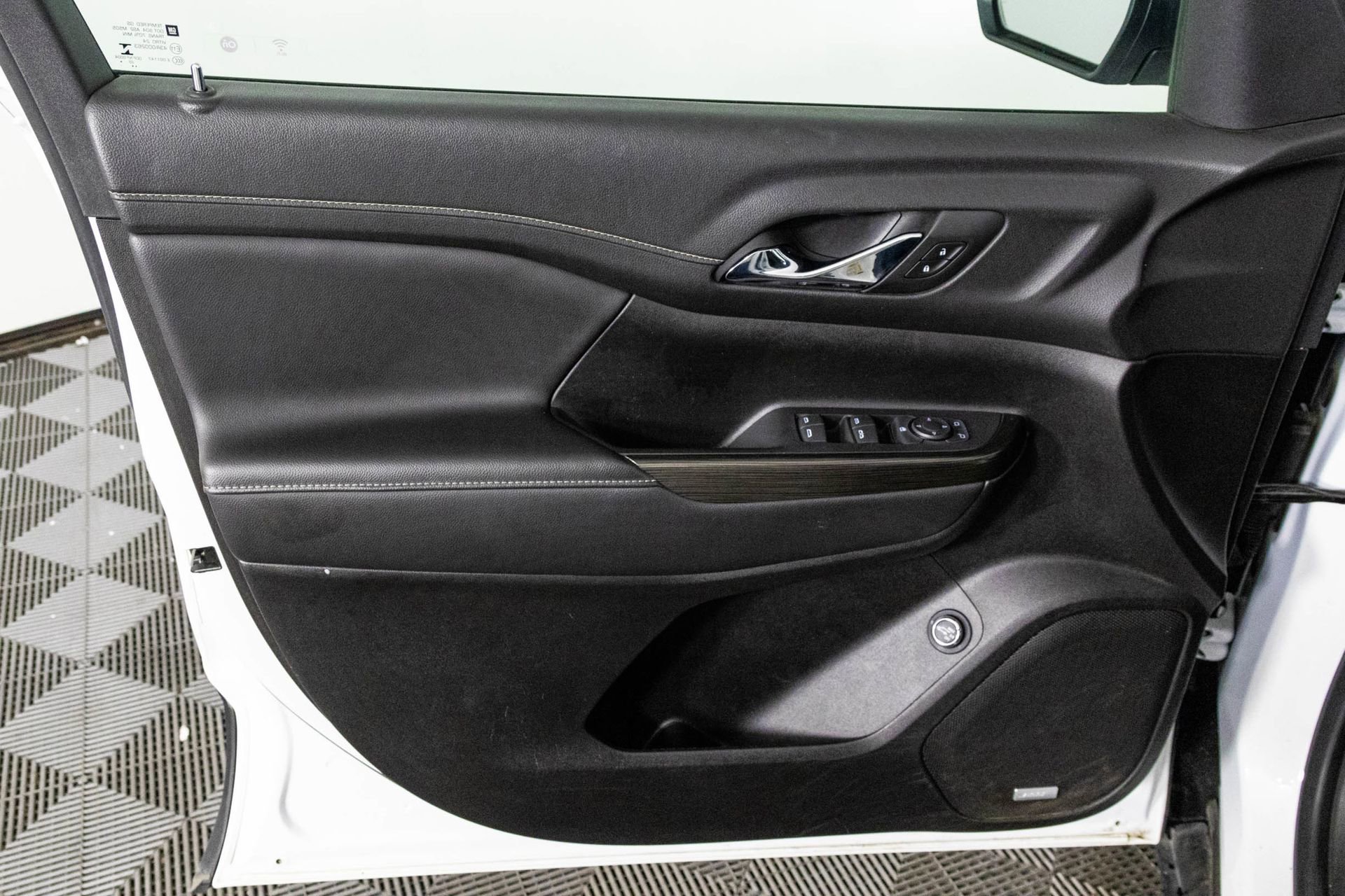 Certified 2023 GMC Acadia SLT image 33