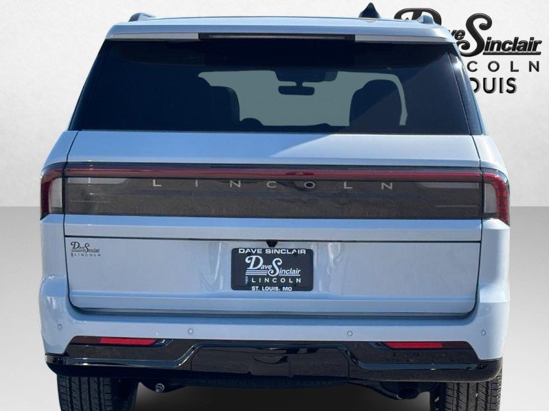 New 2026 Lincoln Navigator Reserve AWD/4WD image 4