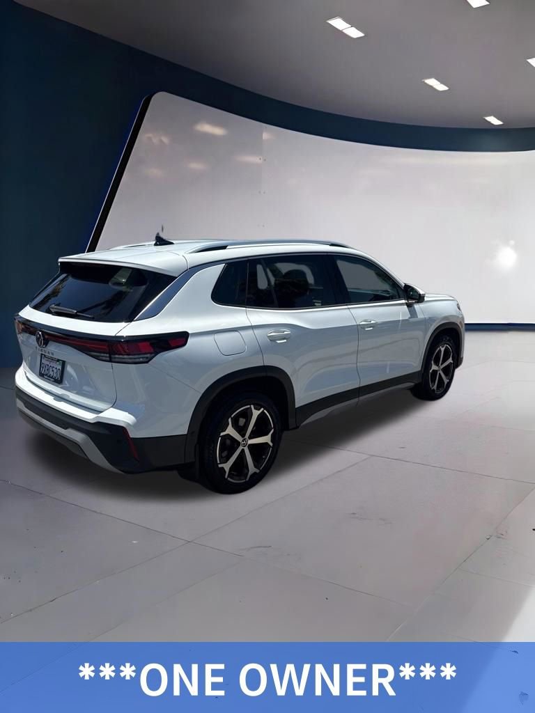 Certified 2025 Volkswagen Tiguan SE FWD image 2