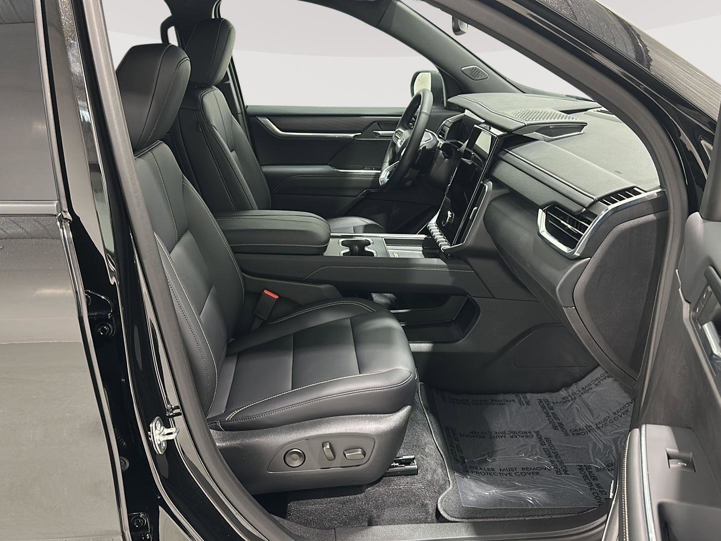 Used 2025 GMC Acadia Elevation w/ Elevation Premium Package image 27