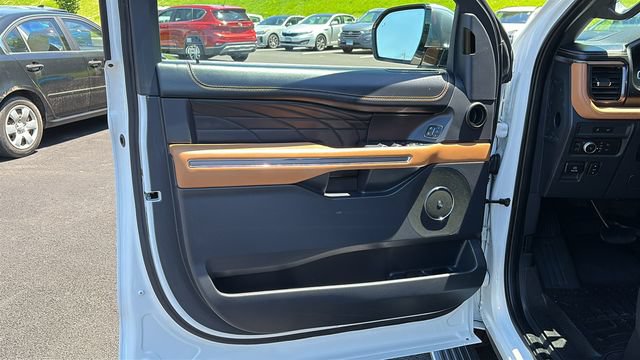 Used 2022 Ford Expedition Platinum AWD/4WD image 9