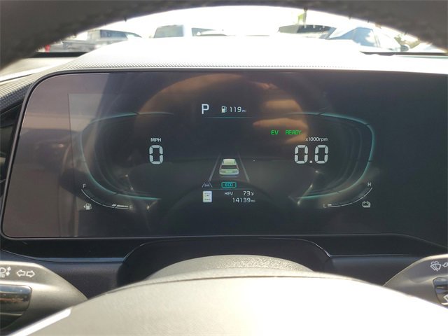 Used 2024 Kia Niro SX Touring image 19