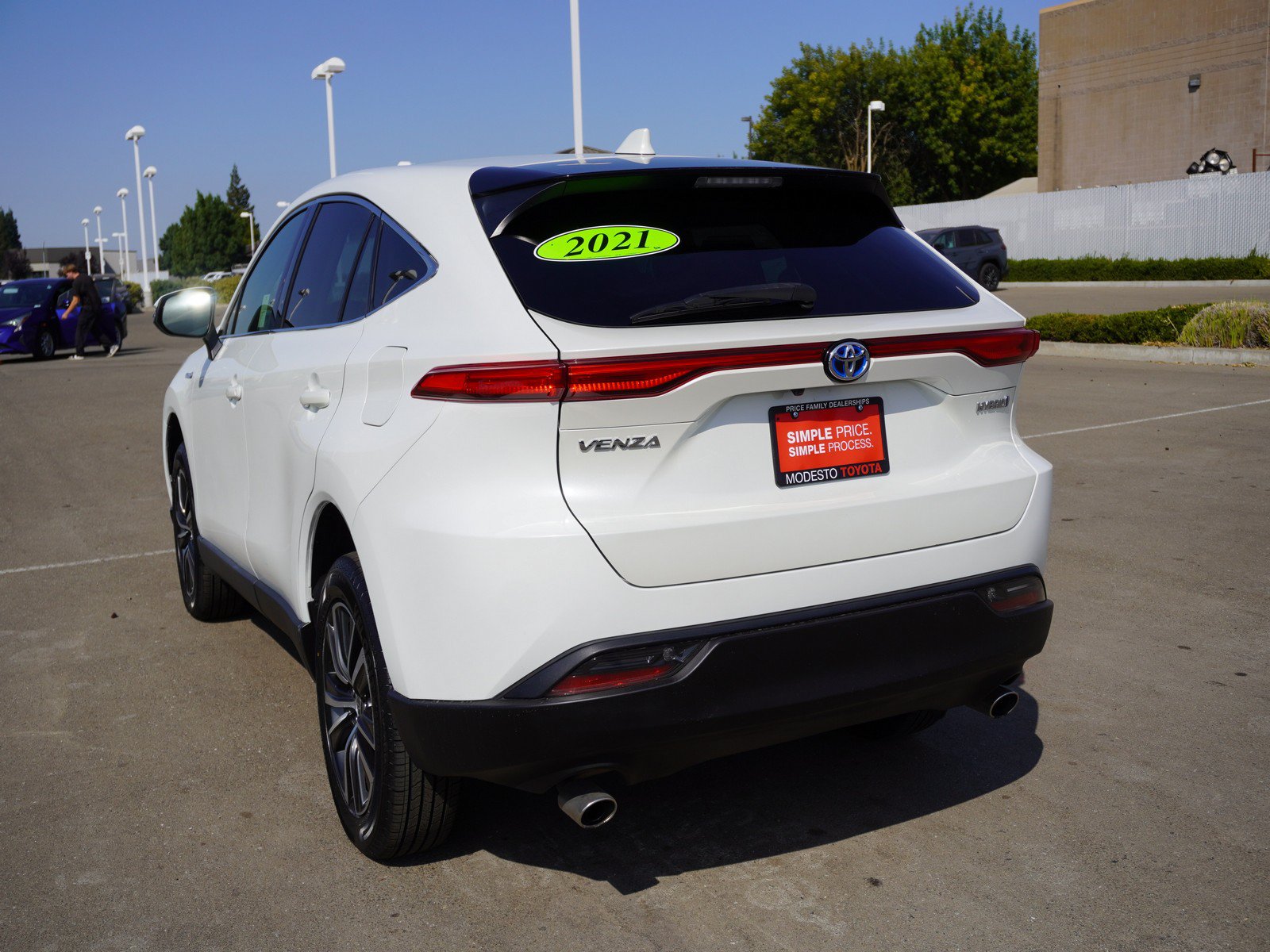 Used 2021 Toyota Venza LE AWD/4WD image 9