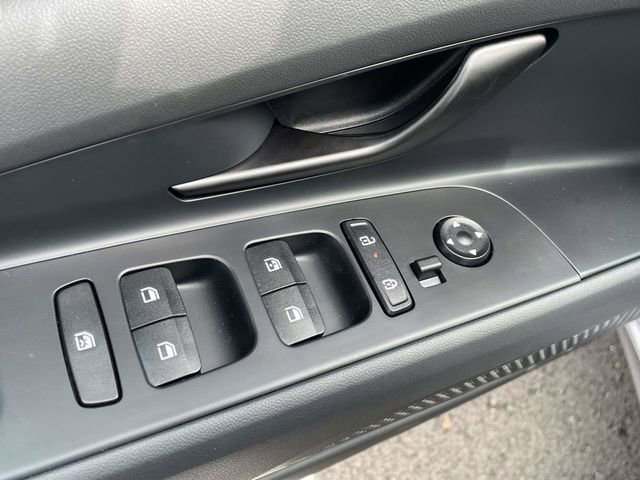 Used 2026 Hyundai Elantra Sport image 16