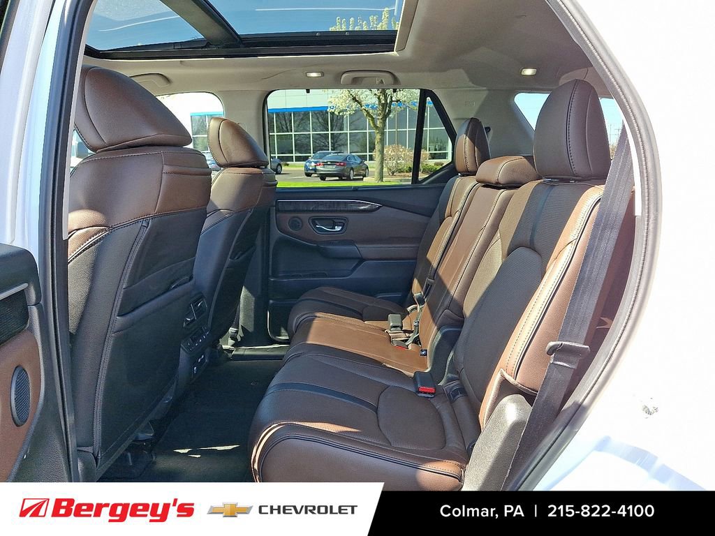 Used 2023 Honda Pilot Elite image 12
