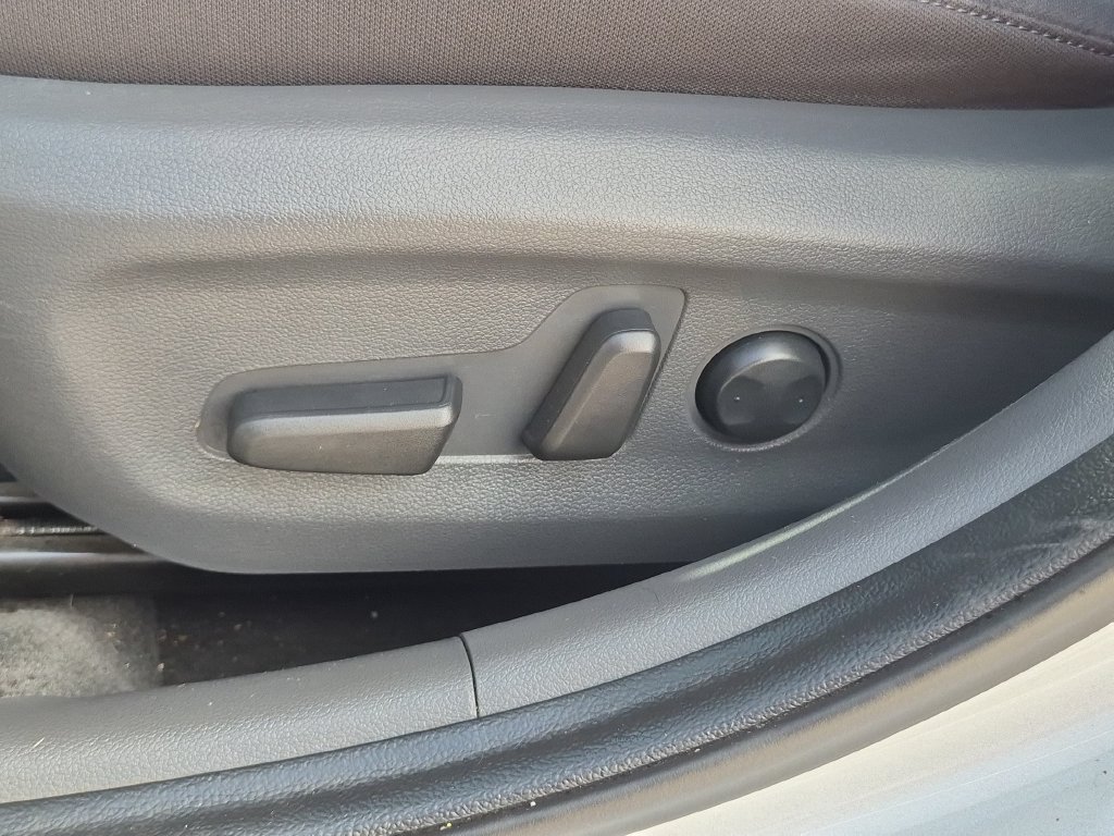 Used 2017 Hyundai Ioniq SEL FWD image 16