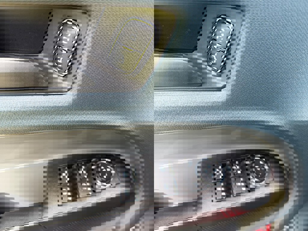 New 2025 Ford Maverick Lariat w/ Black Appearance Package image 38