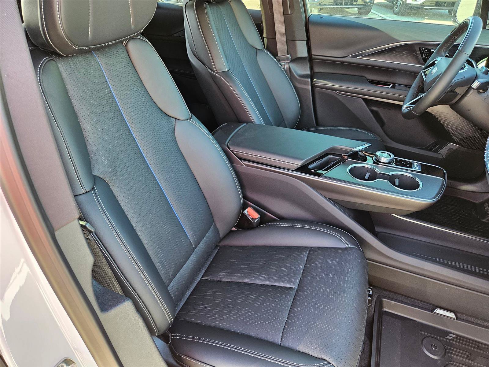 New 2026 Cadillac Lyriq Sport w/ LPO, Floor Liner Package AWD/4WD image 27