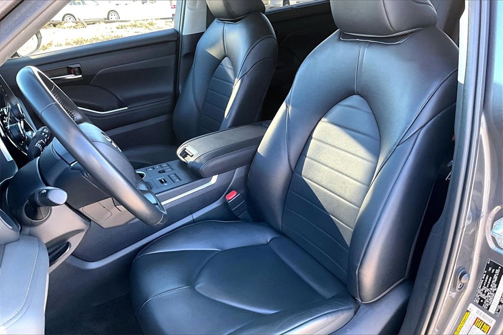 Used 2024 Toyota Highlander XLE image 21