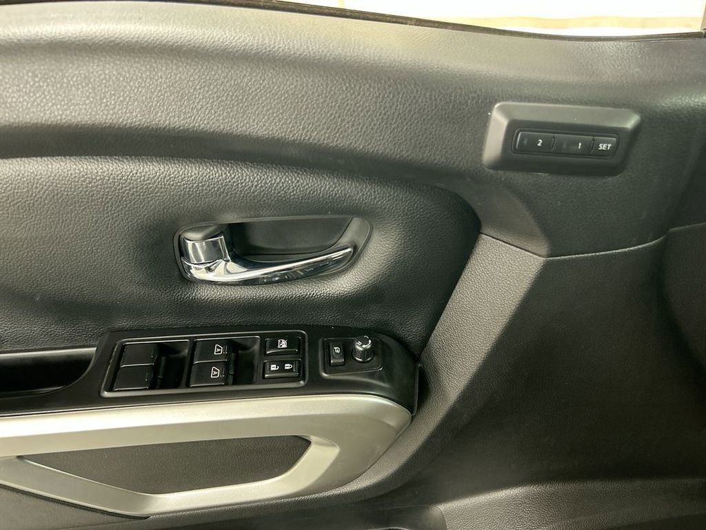 Certified 2019 Nissan Titan SL image 11