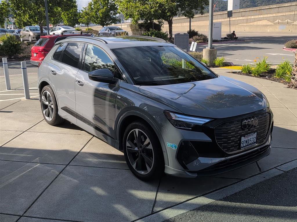 Used 2024 Audi Q4 e-tron Premium Plus w/ Premium Plus AWD/4WD image 4