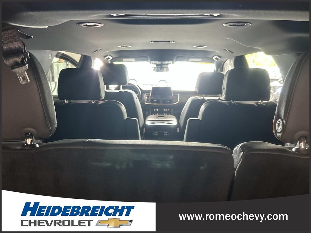 Used 2024 GMC Yukon AT4 w/ Technology Package AWD/4WD image 33