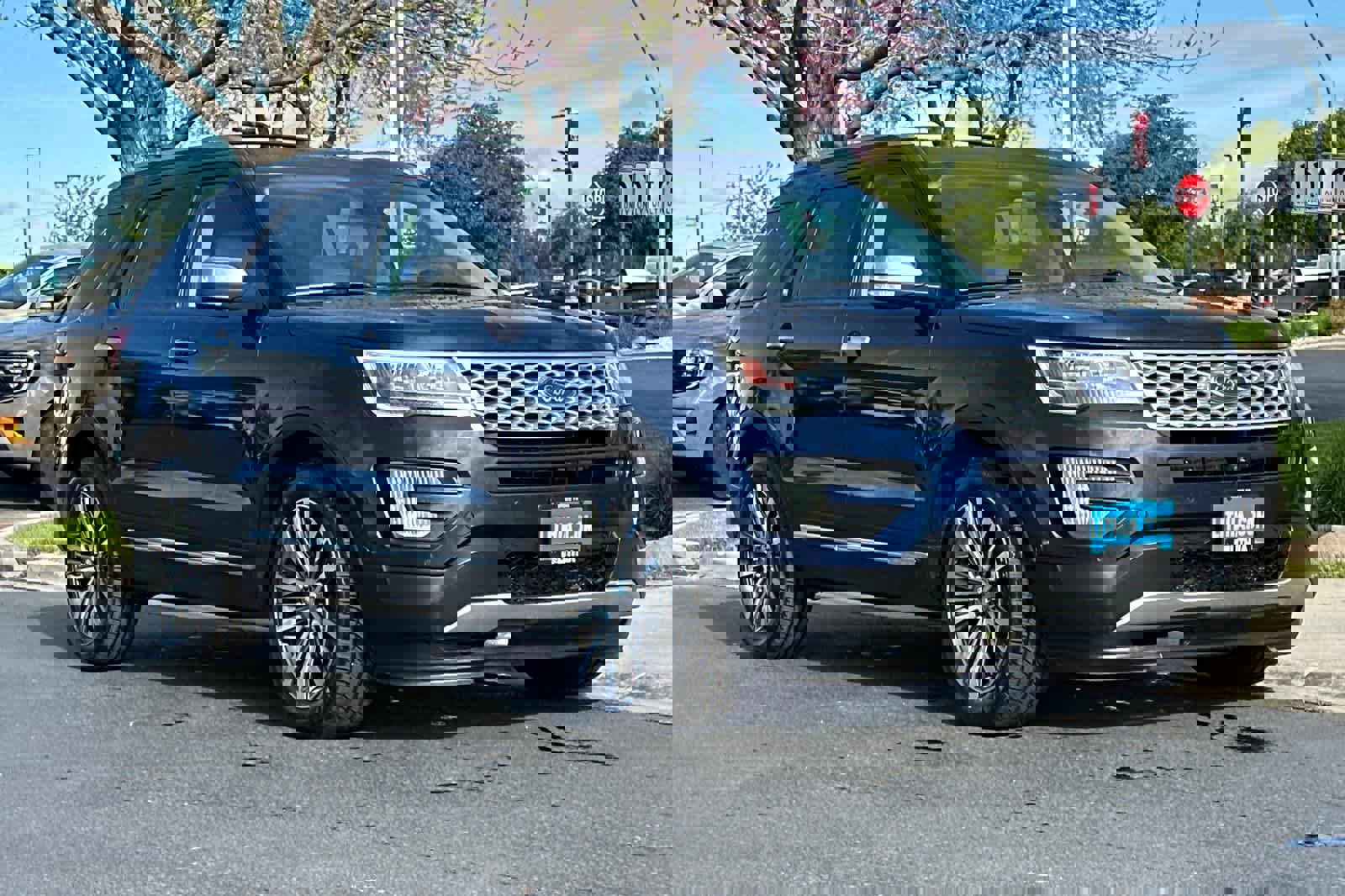 Used 2017 Ford Explorer Platinum image 9