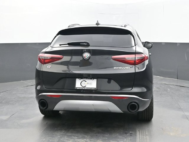 Used 2022 Alfa Romeo Stelvio Ti w/ Active Assist Plus Package AWD/4WD image 5