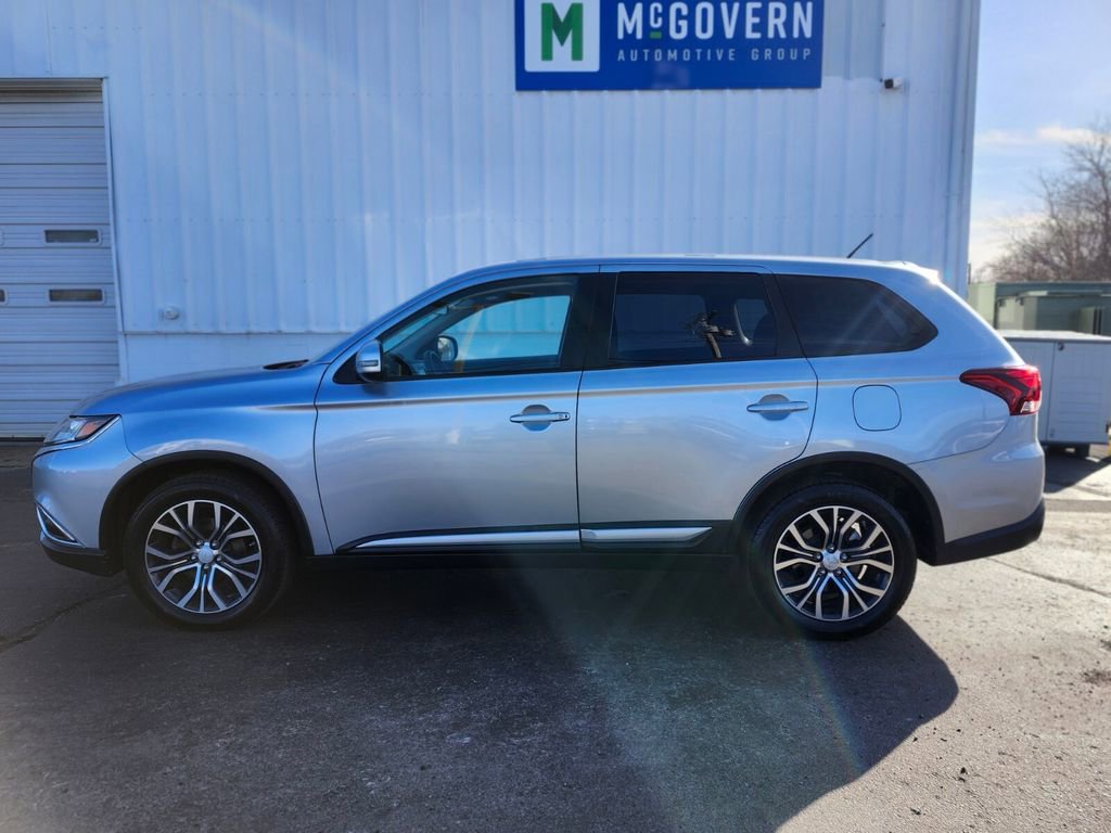 Used 2016 Mitsubishi Outlander AWD image 2