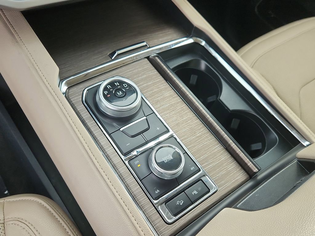 Used 2024 Ford Expedition Limited image 26