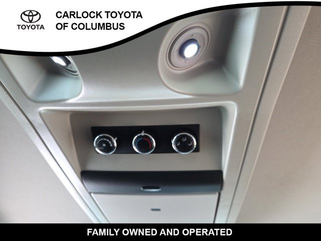Used 2016 Chrysler Town & Country Touring FWD image 20