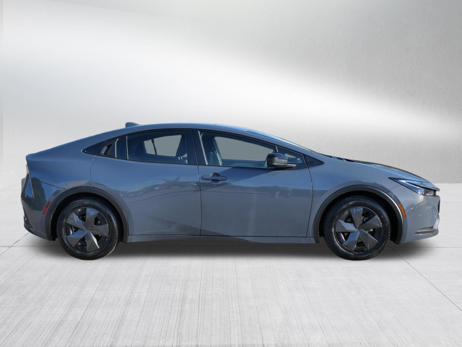 Certified 2025 Toyota Prius LE FWD image 9